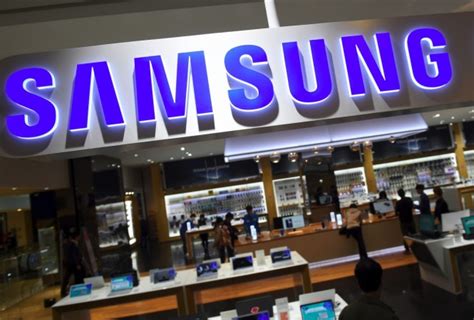 South Korean tech giant Samsung develops world's smallest DRAM chip ...