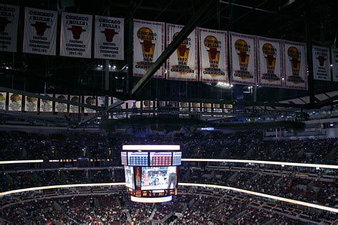 File:Chicago Bulls banners.jpg - Wikimedia Commons