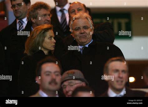 Everton chairman Bill Kenwright and girlfriend Jenny Seagrove Stock Photo - Alamy