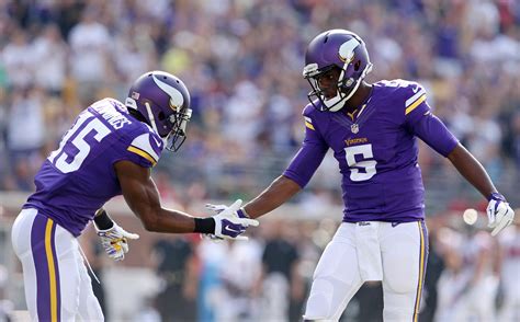 Teddy Bridgewater carted off due to injury in his first career start