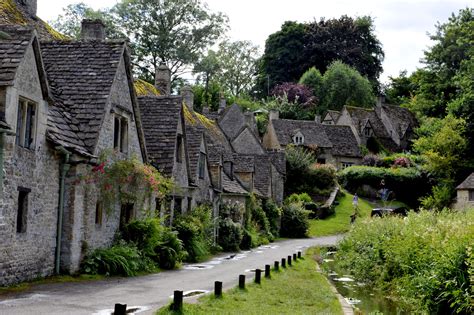 Be inspired by country cottages in the UK | Vrbo