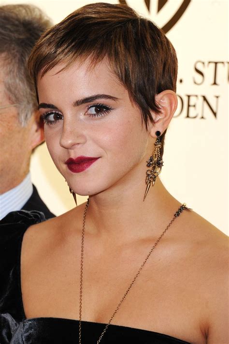 Emma Watson's Best Hairstyles - Emma Watson Haircuts and Hair Color