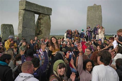 Antlers and fancy dress: Stonehenge welcomes 8,000 visitors for summer solstice - WHYY