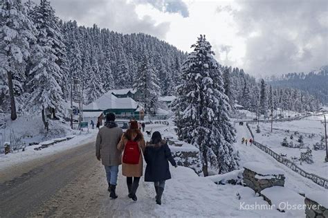 Fresh Snowfall In Gulmarg, Pahalgam – Kashmir Observer