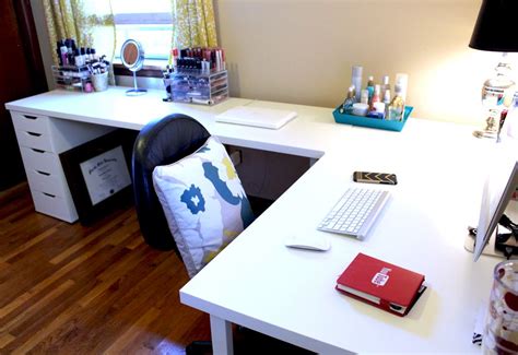 Part one of my guest bedroom to office makeover. I created an l-shaped corner… Office Crafts ...