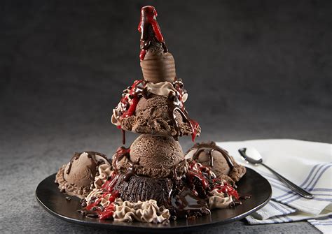 Chocolate Volcano Sundae Extreme - Wells Foodservice