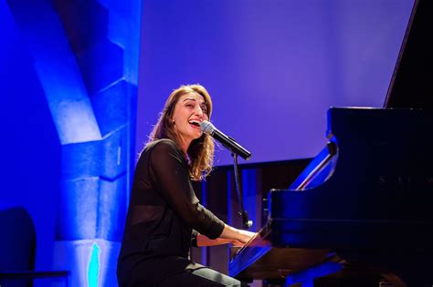 Sara Bareilles Makes a Well-Deserved Pop Comeback on Amidst the Chaos | Vanity Fair