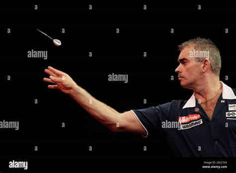 Steve beaton darts hi-res stock photography and images - Alamy