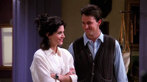 Pin by ema.alx🌻 on F•R•I•E•N•D•S ️ | Monica and chandler, Friends moments, Friends tv