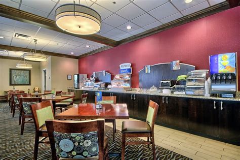 Holiday Inn Express CHARLESTON-CIVIC CENTER - 1 Reviews - 100 Civic ...