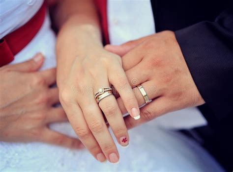 Wedding Rings On Fingers Stock Images - Image: 34667394