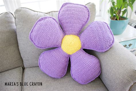 Crochet Flower Pillow Free Pattern with Step By Step Video Tutorial - Maria's Blue Crayon