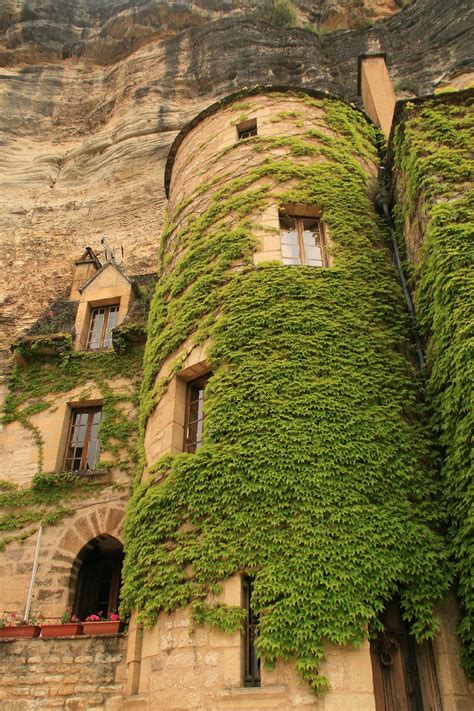 La Roque-Gageac, Aquitaine, France | Castle, Places to visit, Beautiful ...