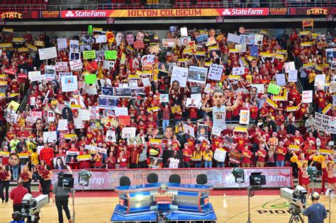 We want your Gameday sign ideas!