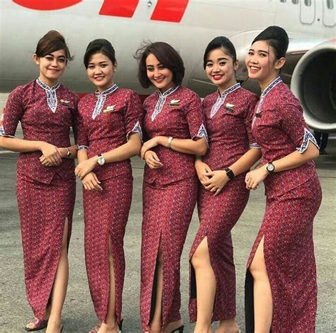 Lift Airline Uniform - Airline uniforms over the years | Flight attendant ... : Air canada rouge ...