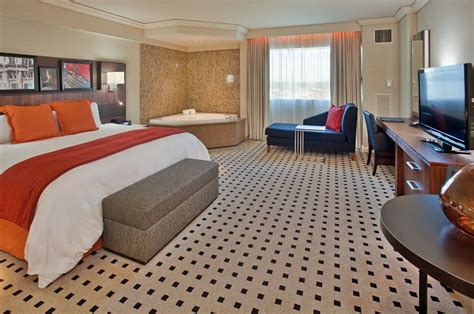 Jacuzzi Suite at the Radisson Plaza Hotel at Kalamazoo Center | Plaza hotel, Hotel deals, Hotel