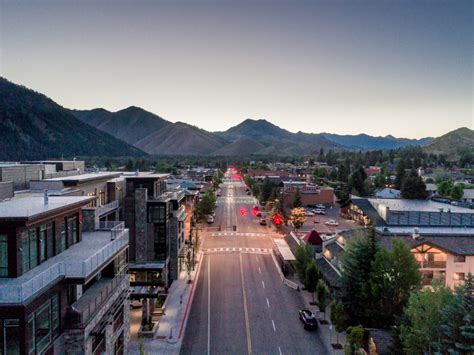 Downtown Ketchum Walking Tour: Seeing Ketchum by Foot - The Limelight Hotel