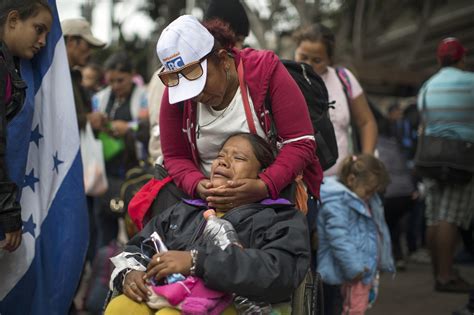 PHOTOS: Immigrant caravan arrives at U.S. border - Los Angeles Times