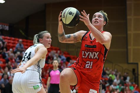 LYNX FIRE LATE TO OVERCOME VISITING FLAMES - Perth Lynx