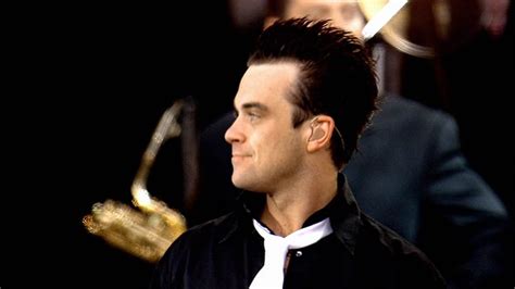 Robbie Williams: Live at Knebworth - Robbie Williams Image (3435969 ...