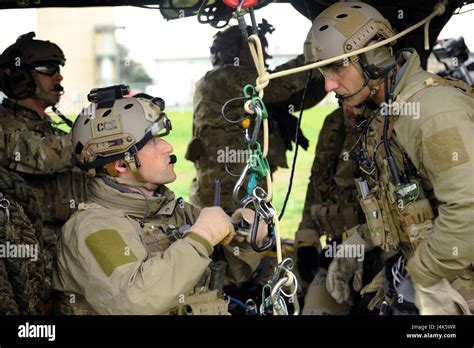 Oregon Air National Guard members from the 142nd Fighter Wing, 125th ...