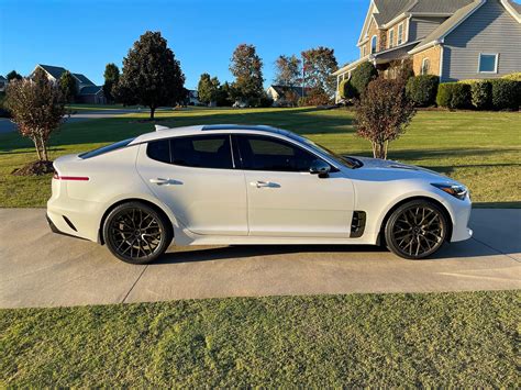 Kia Stinger GT-Line White Savini SV-F2 Wheel | Wheel Front