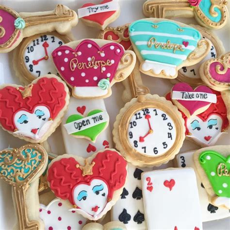 Alice in Wonderland cookie Bridal Cookies, Deli Food, Disney Alice, Birthday Cookies, Decorated ...