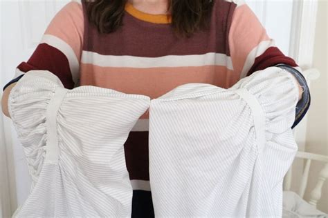 HOW TO FOLD BED SHEETS NEATLY FOR A TIDY LINEN CLOSET