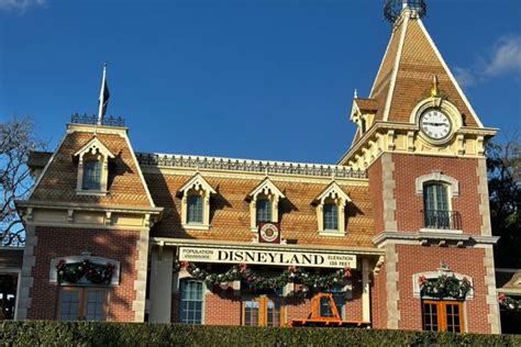 Disneyland Railroad Guide: What Is It & Why Should You Experience It?