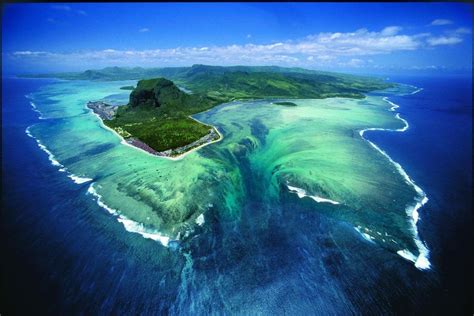 🔥 Underwater waterfall in Indian Ocean.🔥 : NatureIsFuckingLit