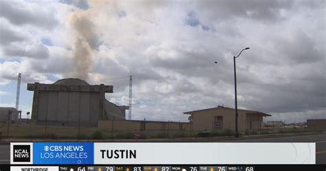 Massive hangar fire sparks health concerns in Tustin - CBS Los Angeles