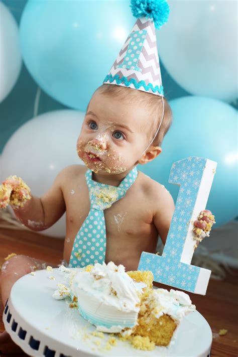 Cake smash photo shoot with balloon wall #firstbirthday | Boys 1st birthday cake, Smash cake ...