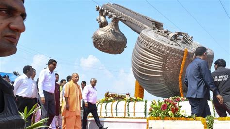 UP CM inaugurates Lata Mangeshkar Chowk in Ayodhya in honour of ...