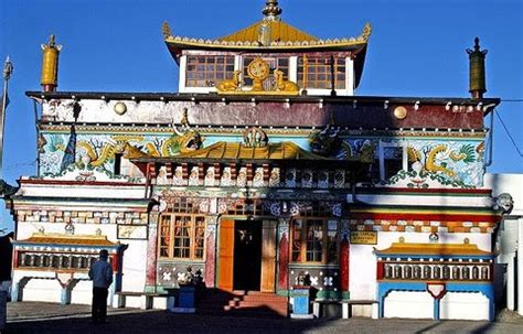 DARJEELING GUIDE: Buddhist Monasteries in Darjeeling