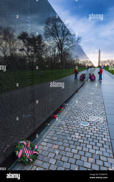 Visitors at the Vietnam Veterans Memorial, Washington, DC USA Stock ...