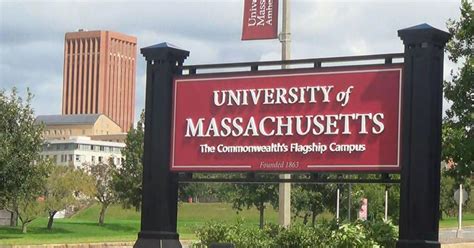 UMass Amherst wins 'best campus food' for 6th-straight year in college ranking - CBS Boston