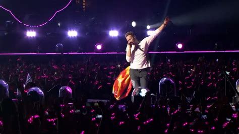 Coldplay - Viva la vida & Adventure of a lifetime (Live Barcelona) (version corta) - YouTube