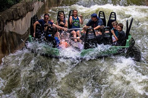 Roaring Rapids | Six Flags Over Texas