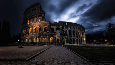 Colosseum at night (Rome) - backiee
