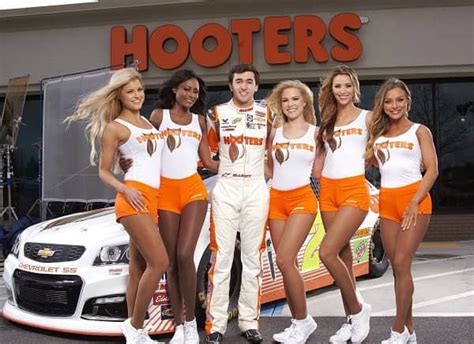 Hooters to sponsor Chase Elliott beginning in 2017 | Hooters