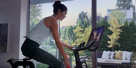 Peloton actress trades bike for a cocktail in new Ryan Reynolds commercial - glbnews.com