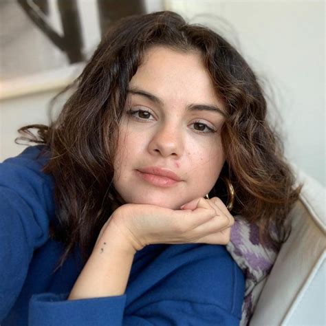 Selena Gomez Without Makeup Photo Shoot