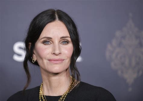 Courteney Cox 'tried to chase' her 'Friends' youthfulness by 'doing stuff' to her face