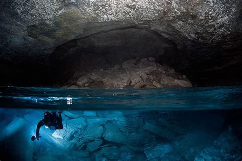 7 Stunning Photos of Night Diving in Asia