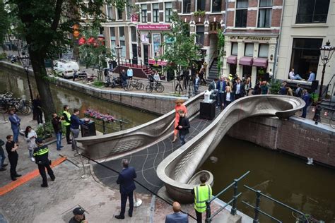 A Amsterdam, ce pont en acier imprimé en 3D réinvente la conception des ...