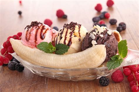 Download Berry Ice Cream Banana Food Banana Split HD Wallpaper