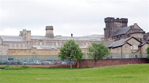 HMP Leeds officer's finger severed as cell door kicked shut - BBC News