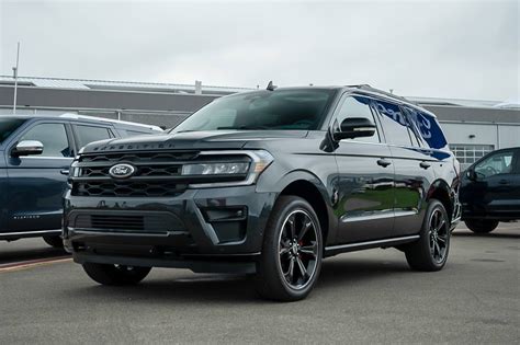 Up Close With the 2022 Ford Expedition | Cars.com