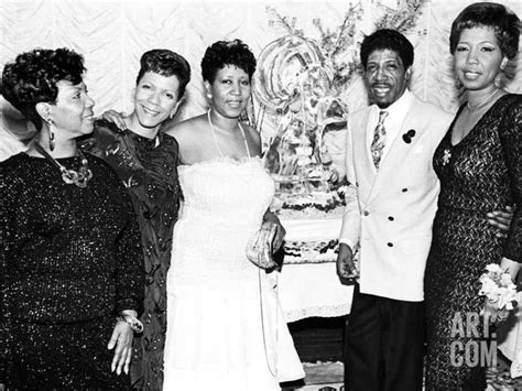 Flashback photo of Aretha Franklin with her sisters, Carolyn and Erma ...