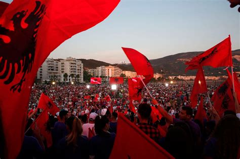 La popolazione in Albania - Albania News